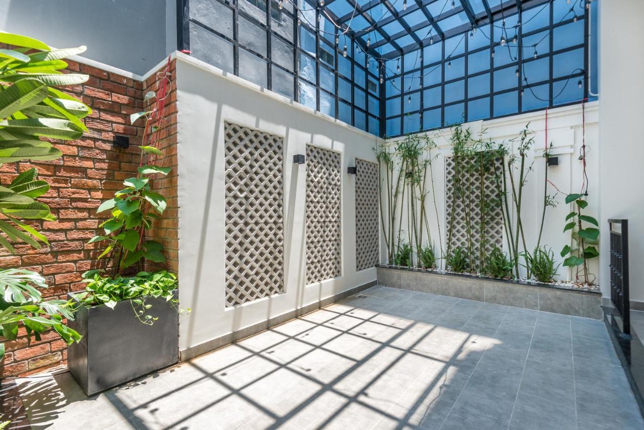 Cozrum Homes The Gallery Residence Cidade de Ho Chi Minh Exterior foto