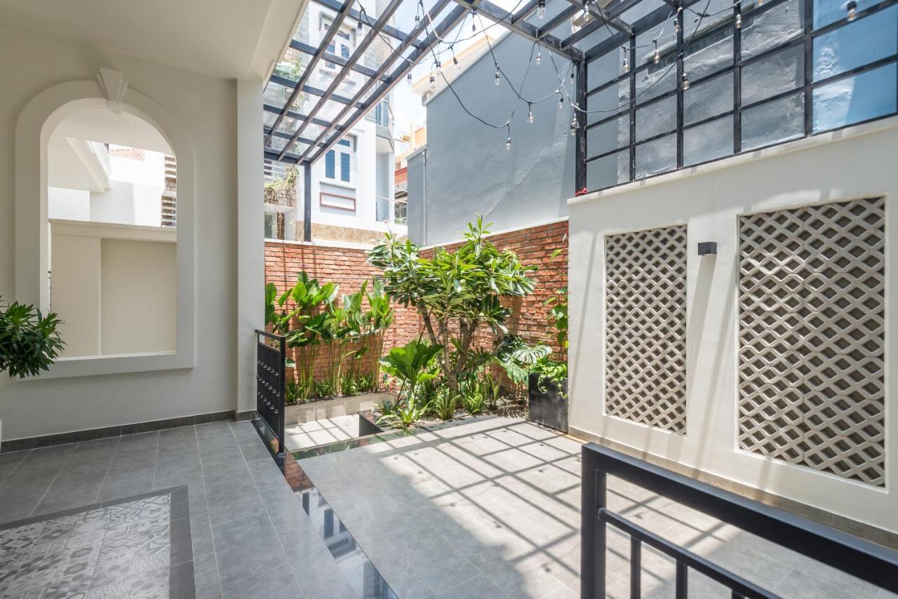Cozrum Homes The Gallery Residence Cidade de Ho Chi Minh Exterior foto
