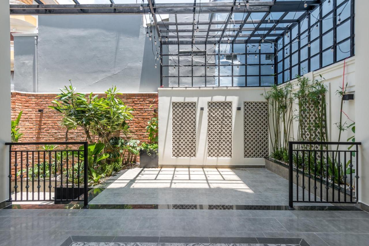 Cozrum Homes The Gallery Residence Cidade de Ho Chi Minh Exterior foto