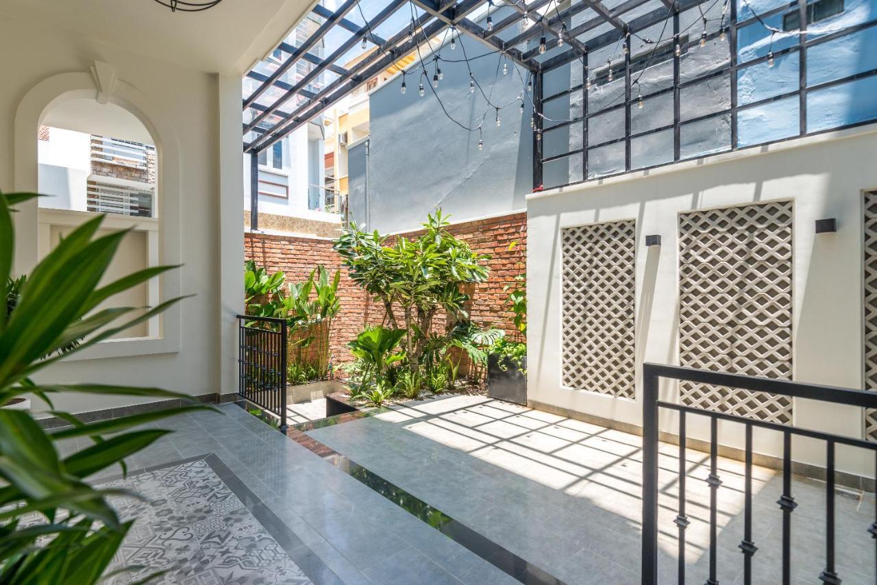 Cozrum Homes The Gallery Residence Cidade de Ho Chi Minh Exterior foto
